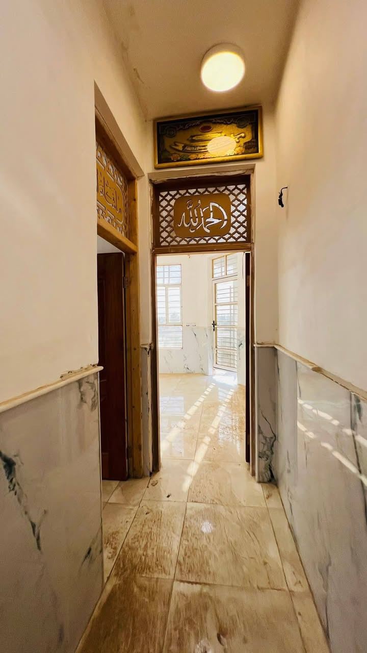 دار للبيع ….. 

📍المكان _ بابل _ المحاويل _ الشارع العام 

المساحة الكلية ٥٠٠م
مساحة البناء ٣٢٠م

يحتوي على طابقين 
الطابق الأول 
استقبال كبير +غرف عدد ٢  + صالة+مجمع صحيات 

الطابق الثاني 
يحتوي على غرف عدد ٤ +مطابخ عدد٢ +مجمع صحيات عدد٢ 
وكذلك البيت يحتوي على حديقة واسعة وكراج  
  عقارات اراضي المحاويل
للستفسار. الارقام. التاليه :*********** *********** اصفاء ابو ملاك
