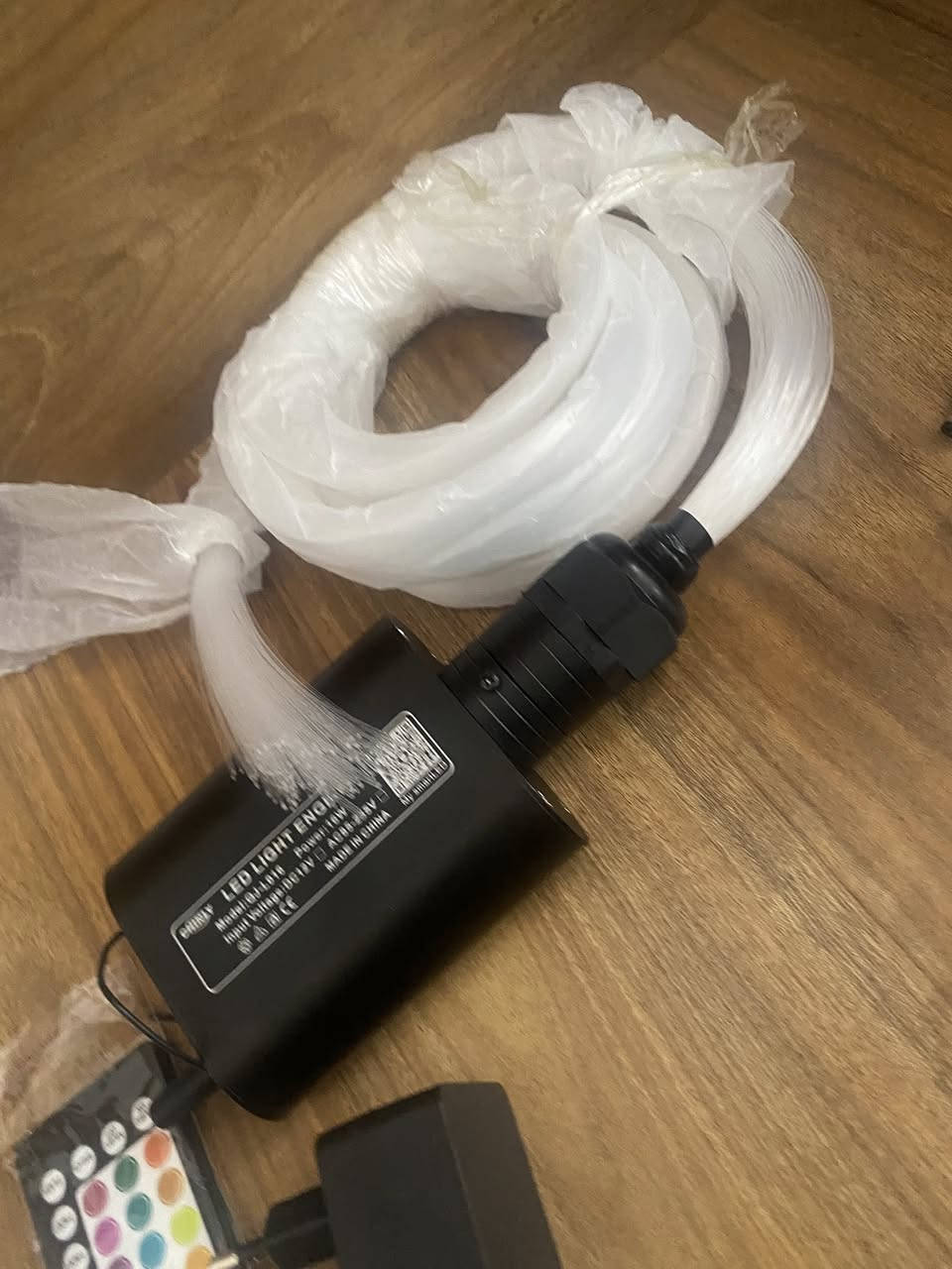 هو LED Light Engine (موديل QJ-L016) بقدرة 16 واط، وهو المحرك الأساسي لنظام الألياف الضوئية (Fiber Optic) المستخدم في عمل "سقف النجوم" (Starry Sky) في السيارات أو غرف النوم والديكورات الحديثة


**إذا كنت صاحب هذا الإعلان وتريد حذفه لأي سبب، رجاءا أرسل رسالة إلى الدعم الفني**