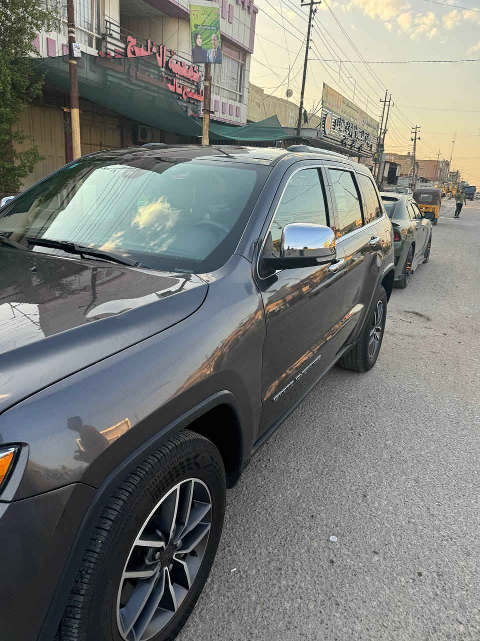 السلام عليكم جيب شيروكي موديل 2021 ماشيه 90 الف مواصفات لمتدد اريد مراوس باقل موديل اريد فرق محتاج لفلوس متواجد فيس واتساب على الرقم ***********
