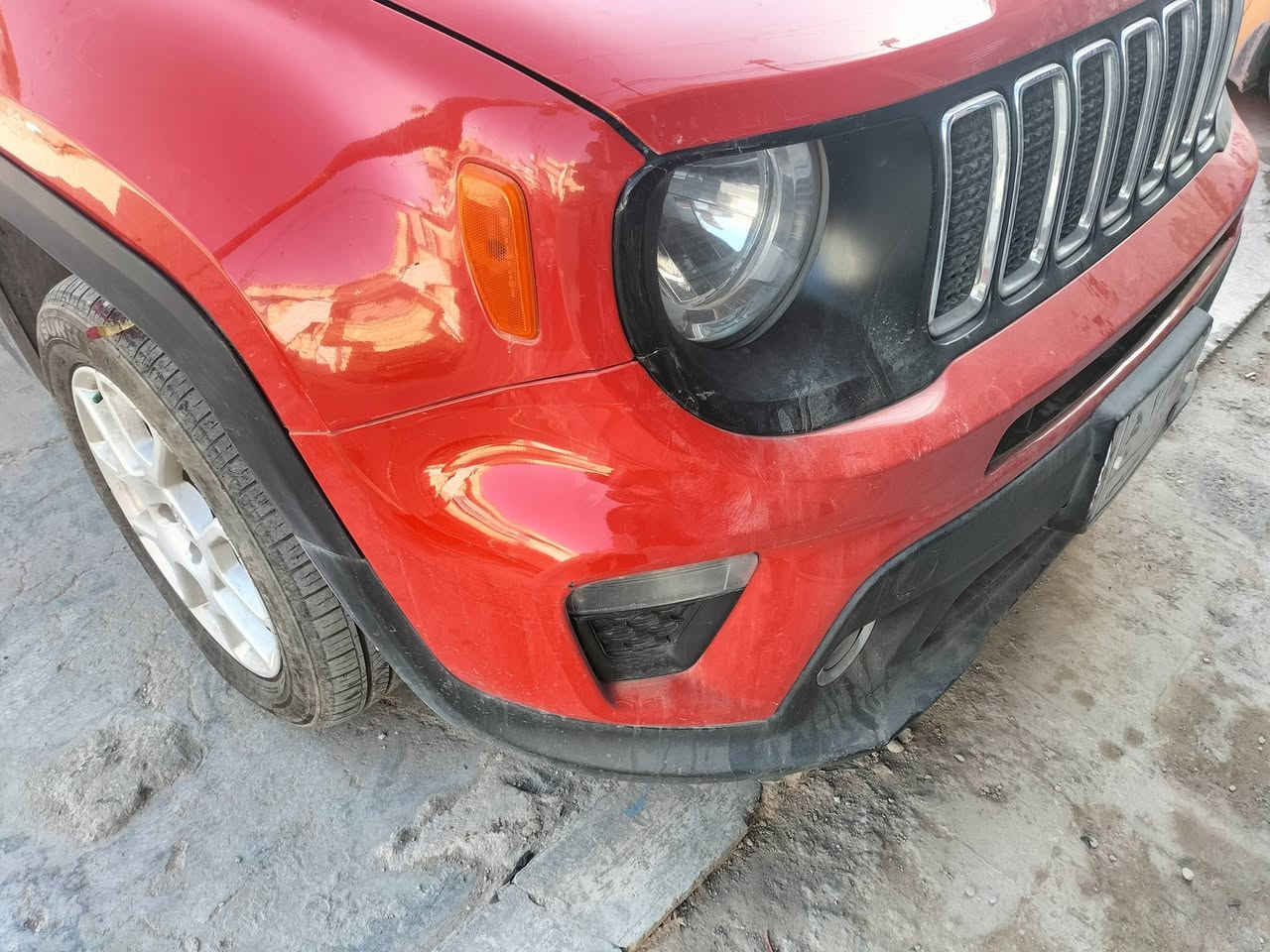 للبيع  جيب  رنيكيد موديل 20 محرك 2400 ماشيه 31   اخت جديده استخدام شخصي منذ اربع سنوات  رقم باسمي بغداد ..حادثها جانبي مرفق  سعر المطلوب 130  شرط تحويل.  مكانها  بغداد زيونه
  ....نقصها جامه اماميه واكعة عليها طلقه...
*********** واتساب
