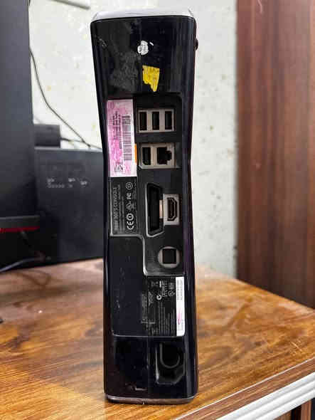 للبيع Xbox 360 استعمال قليل ونظيف كلش
يجي ويا يدات ثنين 
وحساب بي 40 
ومحولة التشغيل 
رقم تلفوني ***********
عنواني بغداد الحرية
ملاحظة ( لا يوجد كيبل HDMI ) بغداد
