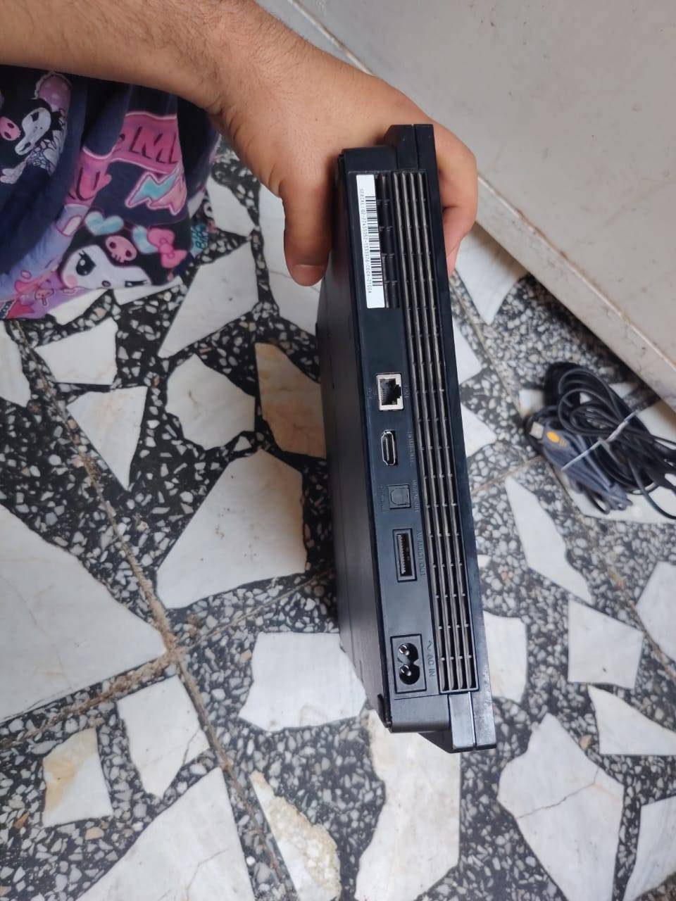عندي بلي 3 مهكر باندل اسود ذاكره 320 مع دبل جوستك وكامل ملحقاته جهاز اخو الجديد لوك ستيكر لا مفتوح ولا مصلح نظافه 95 بالميه وشرط الفحص بي 22 وتكدر تنزل بعد الجهاز بعده جديد قبل شهرين من اخذته سعره 130 الف  العنوان بغداد الشعله _واتساب _***********
