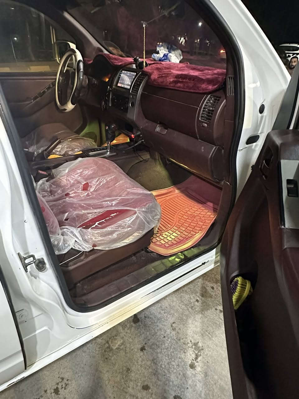 سلام عليكم للبيع أو مرواس  حسب القناعه
سياره نيفاره موديل 2013

محرك الفين و400 مفتوح 

تبريد حدايده تخم تاير جديد 

داخل سياره جديد سياره بيه قطعتين صبغ 

كير مكفول سنويه جديده لل2028

تحويل مباشر /شاشه /اناره محيطيه 

فذراليات/ السعر 105 وبيه مجال للشراي 

مكاني حله مركز المدينه  

***********

***********
