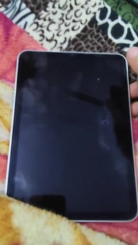 ايباد ميني ٧ ذاكرة ١٢٨ ضمانة لسنة ٢٠٢٧ مشحون ٣٠ مرة نضافة ١٠٠بالمية بط...