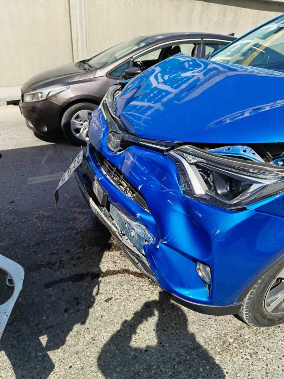 السلام عليكم راف فور جديدة بمعنى الكلمة استخدام شخصي ودائماً مدامة على ايدي
راف 4 
ازرق
موديل 2018
خليجي 
اربيل رقم جديد 
استلام شركه سردار (ساس) 
ماشيه 93 الف حاليا
جاملغ يسار صبغ (صيانه الشركه) وضربة اماميه وتبديل بنيد وجاملغات 
شاشه اندرويد وكامرا عمل بالعراق
فور ويل 
مكينة 2500 يعني بنزين عادي طبيعي ومحسن اي شي 
سيارة ما بيها اي نقص
السعر 165$ وبيها مجال اتصل وتدلل
ابو احمد
0790 460 3091
