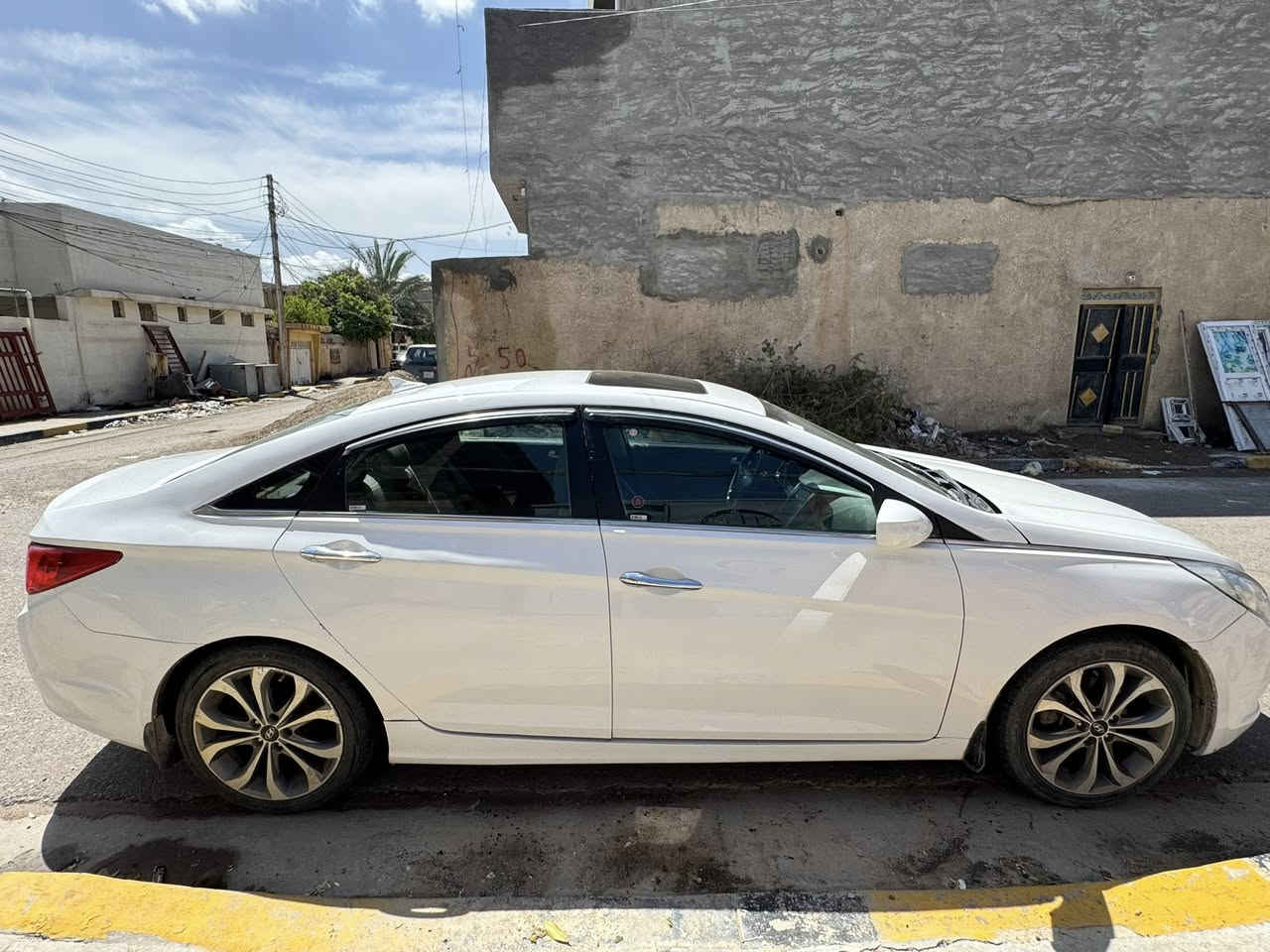 سوناتا 2013 ادوات
مكينه 2400 كير كفاله تبريد تدفئة 
ولي كب 18 فتحه شاشه كبيره تبريد تدفئة مقاعد 
نضامين قياده داخل لونين 
ب48 وبيها مجال عنوان صلاح الدين بلد
***********
