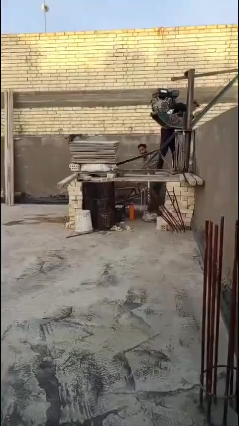 ونج تصعيد كافت المواد البناء من الطابق الاول الى الطابق العاشر رمل اسمنت حصو طابوك فرشي تراب فرمستون بلوك جص وكافت انواع المواد البناء بسعار مناسبه تصال كربلاء     ***********
