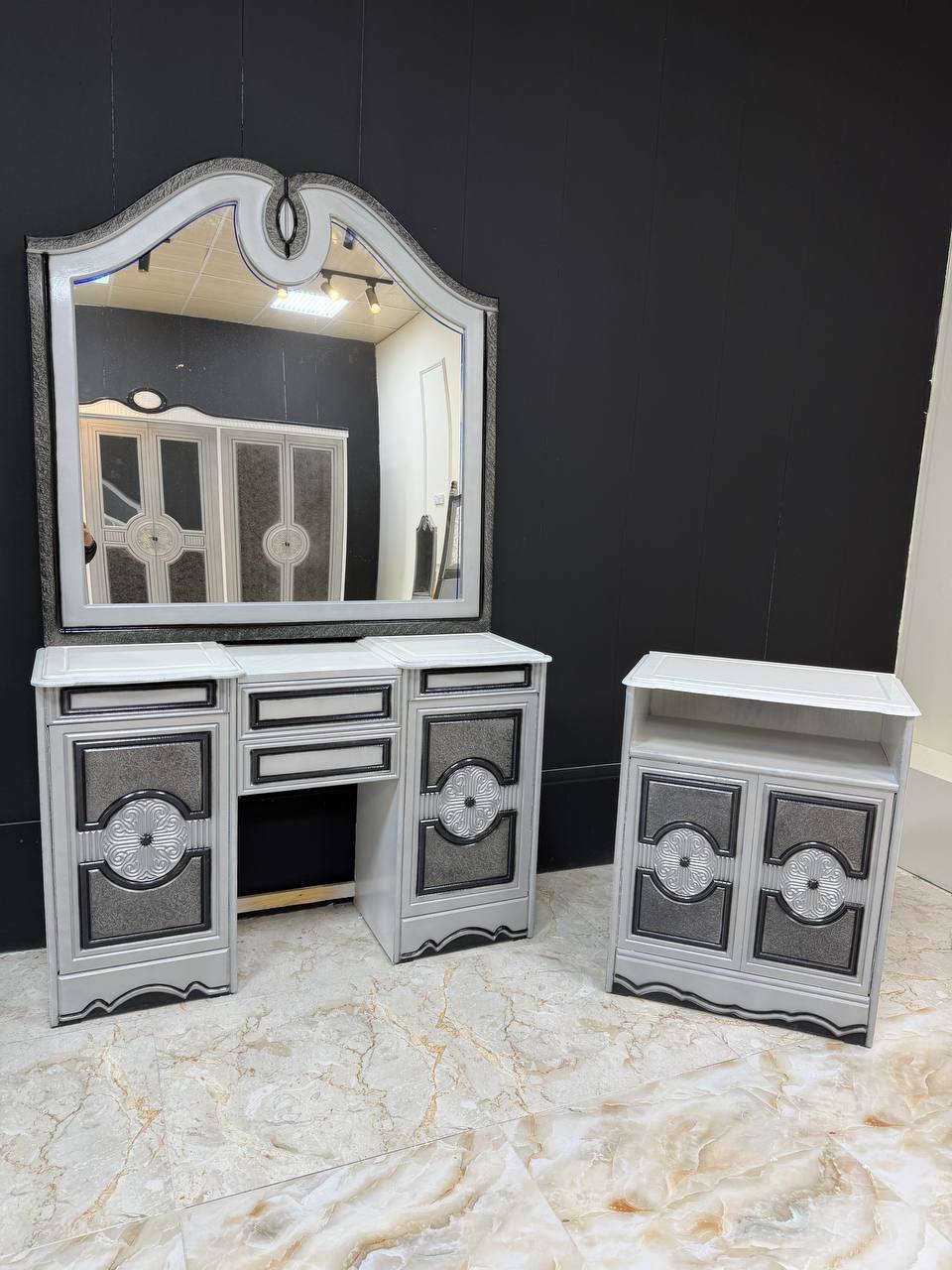 عرض خاص 😍غرفه نجاره عراقيه 

السعر 950 ألف 👉

عدد القطع  ٧ قطع 😍
1 //جرباية   👉
//ميز جانبي ايسر 👉
2// وميز  جانبي  👉
3// زاوية 👉
4// وميز بلازمه  👉
5//وميز مراية 👉
6// وكنتور 👉

القطعه الثامنة حسب الطلب شازلون
سعرها ٥٠ الف ❤️

#العراق #بغداد #المنصور #الشعله #الحريه #الكاظميه #الوزيريه #الحارثيه #الكراده #العطيفيه #الغزاليه #التاجي #الدوره #الزعفرانيه #التاجيات #اثاث #كاونتر #طبلات #ميز #طعام #تخم #ديوان #غرف #صاج #اثاث #متنوع #كاونتر #المنيوم


**إذا كنت صاحب هذا الإعلان وتريد حذفه لأي سبب، رجاءا أرسل رسالة إلى الدعم الفني**