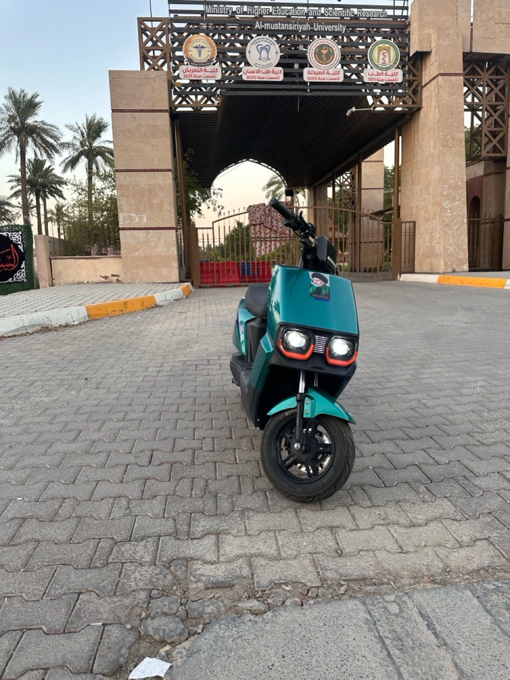 دراجة شحن كهربائية ام عيون
كاملة من كلشي 
يحتاج فقط ادامة بسيطة
بيها ثلاث انظمة سرعة
سويج بصمة تشغيل عن بعد 
نظام الرجوع للخلف
بطاريت عدد 6 ليثيوم
مكاني بغداد القادسية 
رقم الهاتف واتساب فقط
***********