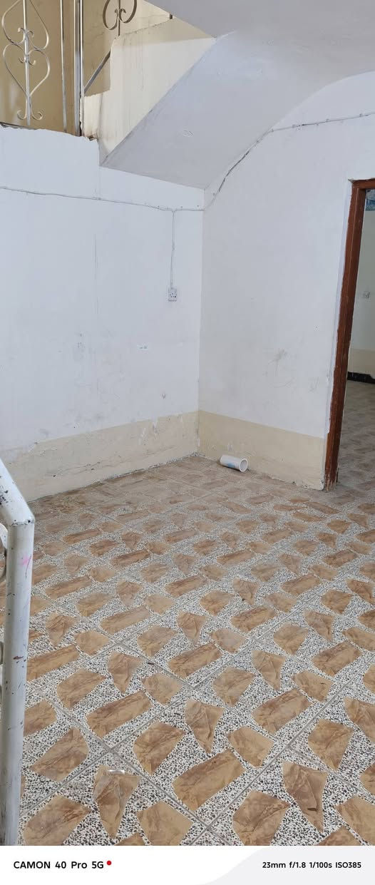 السلام عليكم بيت الظباط الثانية فرع ٦ قصير مساحه ٢٦٠م عداد الغرف ٢ وهول وستقبال ومطبخ وكراج واسع السعر خاص مراجعت مكتب العباسي هاتف *********** و***********
