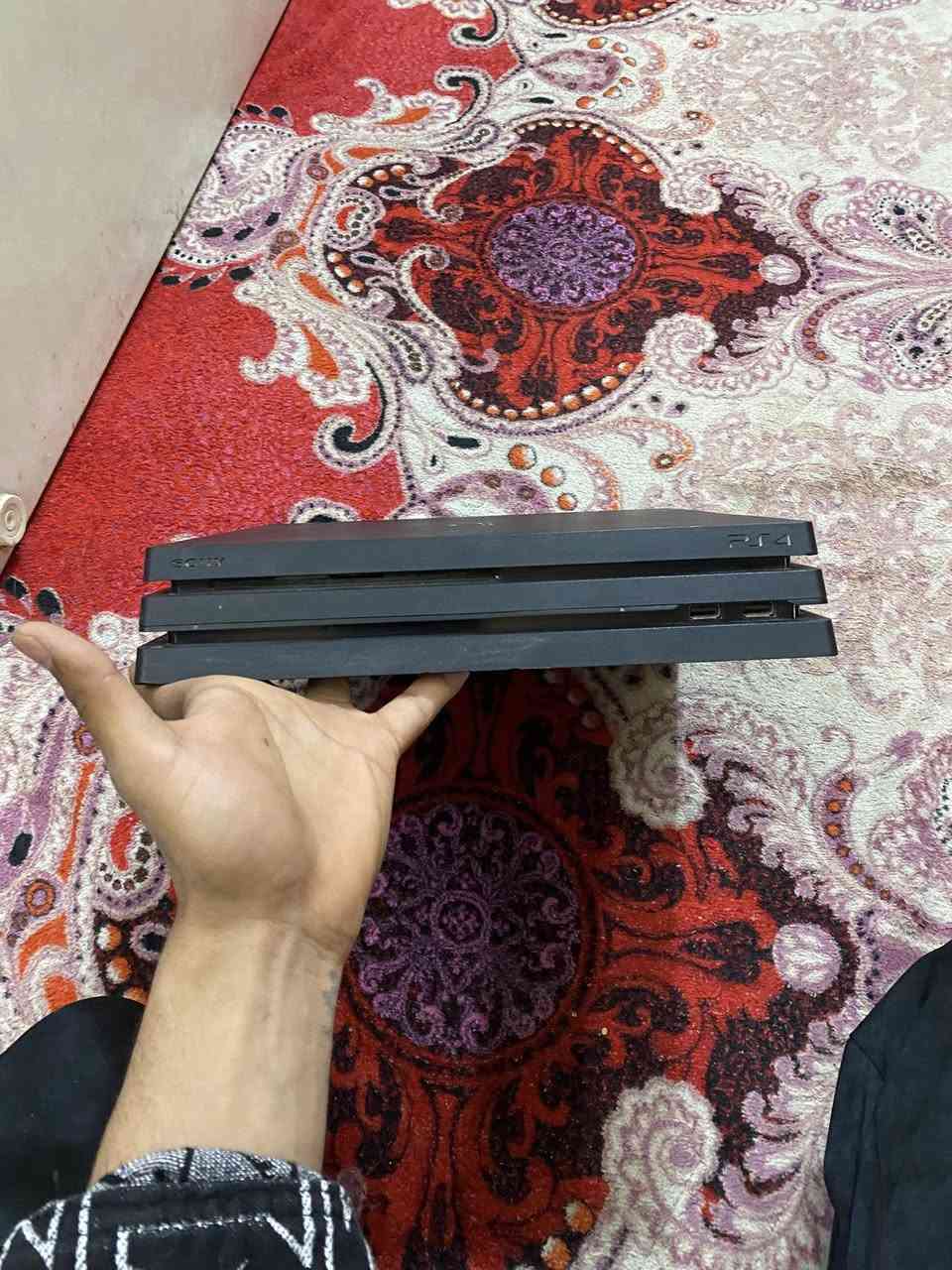 السلام عليكم ابلي 4برو مهكر للبيع بكاني بغداد الشعلة نضيف ممفتوح ابد هوة وكارتونتة جديد وغراضة الاصلية السعر 300او بي مجال هاذة رقمي ***********ما موجود خاص
