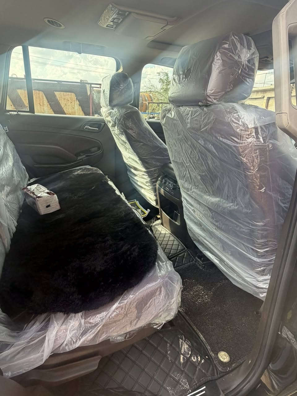 السلام عليكم تاهو خليجي موديل 2017LTZمعروفه تجي فول كلشي بيها بدون صبغ بيها بارد وكم رصعه تطلع خفيفه صبغ بس بالدعاميه كير محرك صدر كهرباء تايرات دواخل كله جديد ومكفول ماشيه 172كيلومتر رقم اربيل دولي تريد وكاله تريد تحويل السعر 37الف مكاني بغداد مجمع بسمايه ***********
