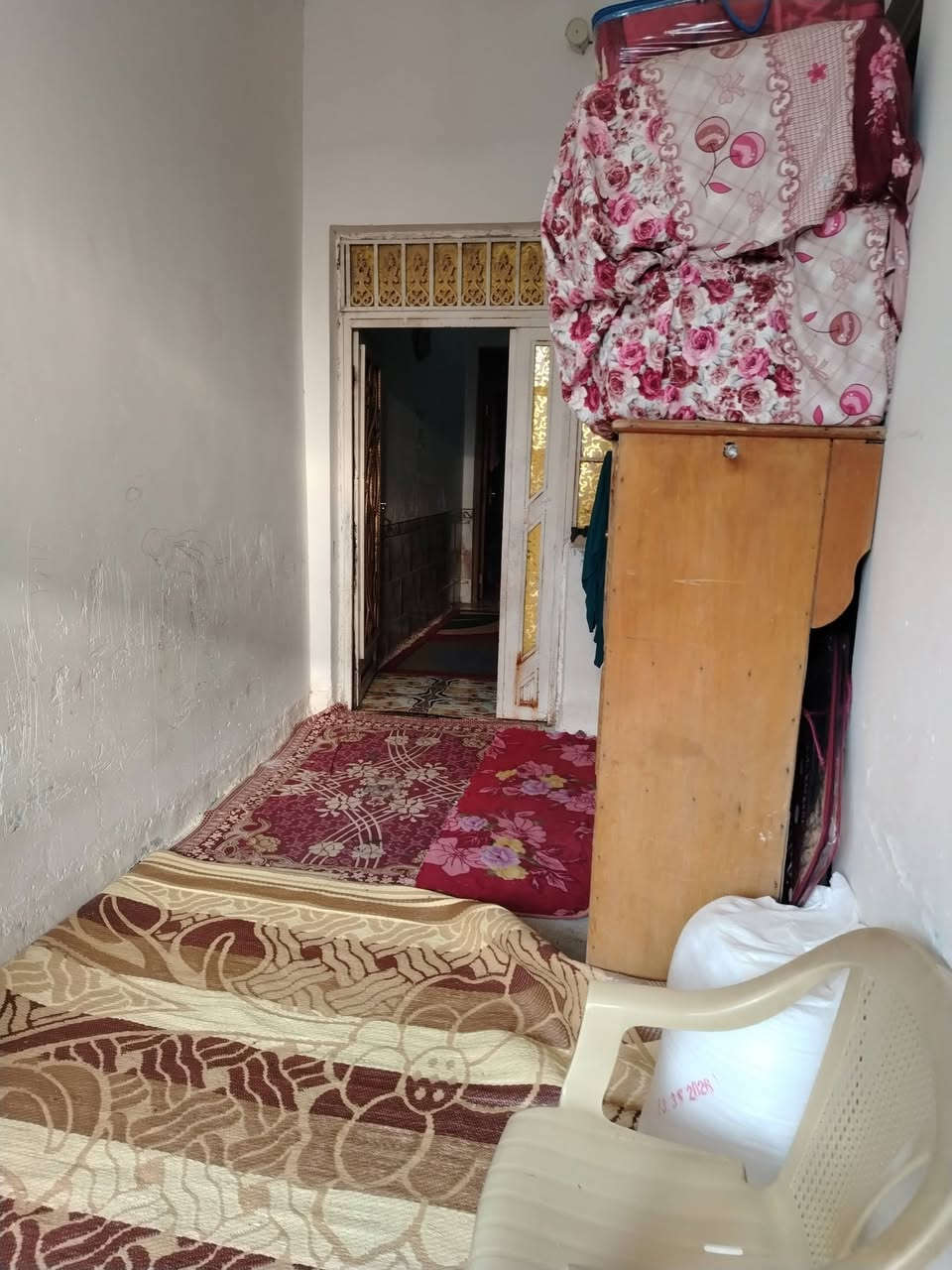 دار للبيع طابو صرف سعر قطعه  صابئه رابع بيت عن الجسر  شارع 10 متر  مكان جدا راقي مساحه 115 يحتوي غرف صاله استقبال مطبخ صحيات بناء قديم السعر 77 اوبيه مجال بسيط إستفسار *********** اكرم الاسدي للعقار
