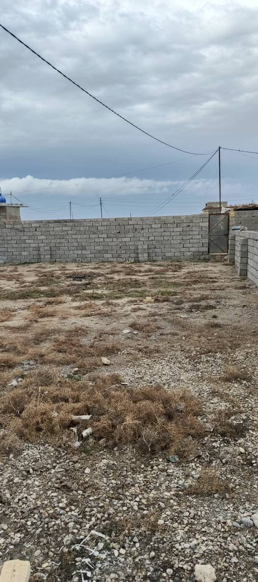 قطعة للبيع المساحه 300 م حي الحكيم نزله حسينية ابا لاحرار (جوه) اتصال ***********
