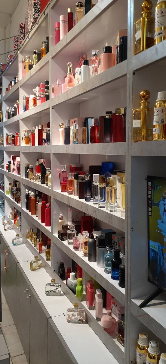 متاح محل عطور وحجابات كامل متكامل بضاعه كامله 
عطور تعبئه اكثر من ١٧٠ نوع 
عطور جاهز اصلي 
عطور جاهز كوبي 
حجابات بكل الأنواع 
ديكور كامل 
سبلت بلازمه جام خانه اناره مع موجهات وشغله خير من ا وبي معاميل بس صارلي ضرف وأريد وعرضته 
اجار مناسب 
وسعر مناسب 
تواصلو على الرقم 
***********
باقي التفاصيل والصور خاص كربلاء, العراق
