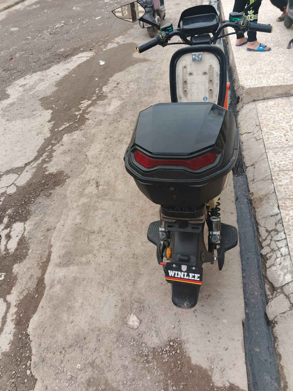 موطور شحن اللبيع 5 بطاريات كلو شغل شرط كلو شرط على فحص ملف 2000/أربع نمرات فول  سرعه 110/شرط السعر 400/بيها مجال رقم موبايل موصل ايسر اتصل ودالل
***********/////بي وتساب 
***********//////بي وتساب
