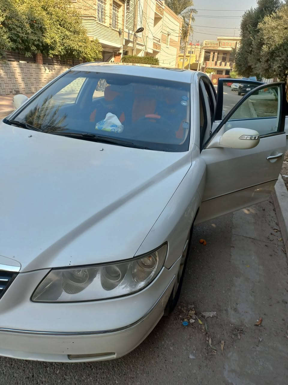 السلام عليكم 
ازيرا ٢٠٠٩ الكاصد خليجي محرك ٣٣٠٠.. بيه بنيد مصبوغ اثر صقوط شجره عليه ودعاميات خلفي امامي والجوانب الجوه بيه فابلون مثل مموضح بالسوناروبصمه الباب السايق قفل تقفل بس فتح مرات تشكل بيه خلل بسيط ..السياره فتحه برده بلادي بصمه ..تشغيل عن بعد تدفئه تبريد محرك كير جديد صدر جديد السياره مال جناي جاهزه خزن كشنات كهرباء ..مري جوانب كهرباء شفط الي يعرفه ميحتاج شرح تجي تشوفه بعينك  السعر $بشده وبيه مجال رقم التلفون *********** واتساب
