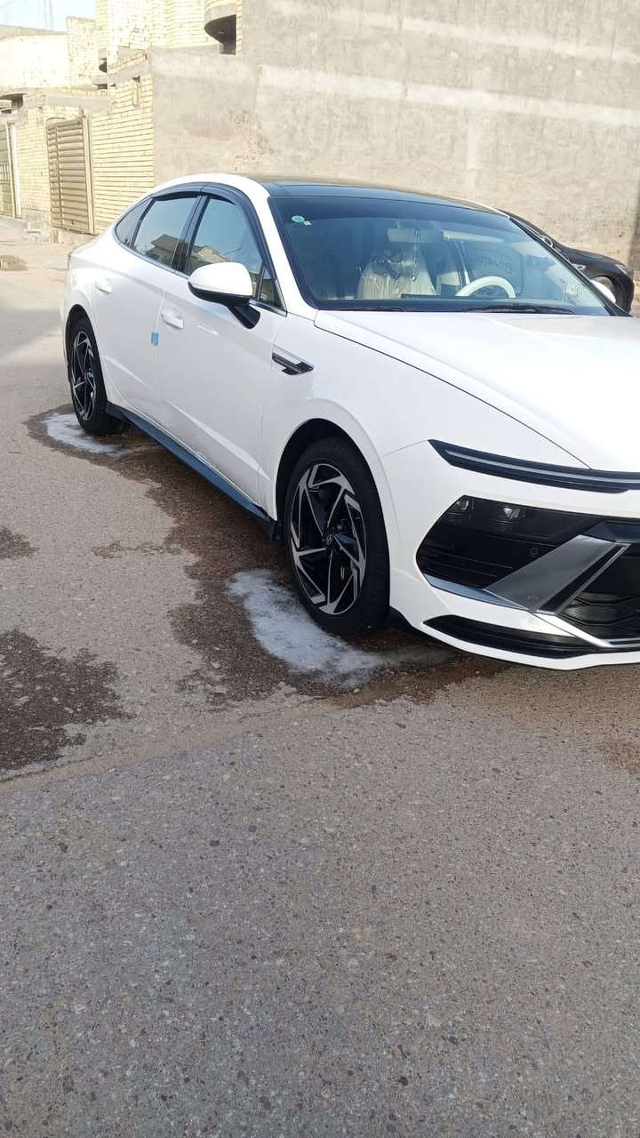 للبيــع سوناتا خليجي بانزين  زيرو   (2025)
محجـــوزة للمصـــرف استقطاع مباشر 
رقم بغداد دولي فول مكينه 2500
السعر / 230 ورقة وبيهة مجال 
ماشية 3 الاف 
الهاتف/***********
ملاحظه /مكان السياره بصره حي بغداد خلف مجلس المحافظة وراعيهة بصرة براضعية
