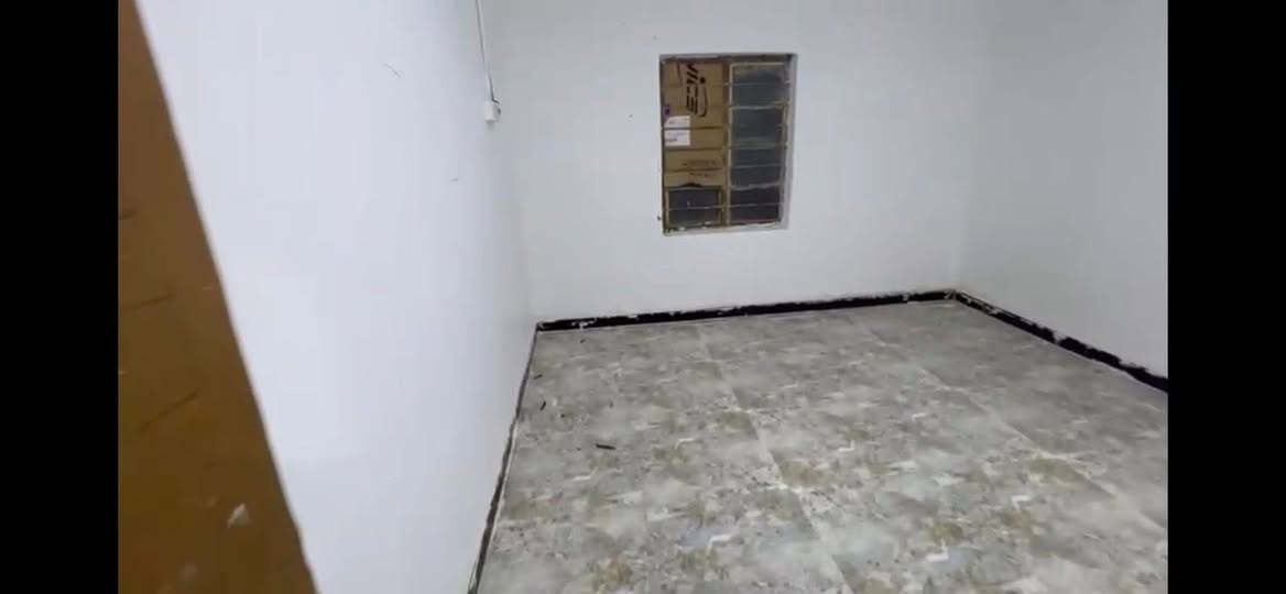 بيت للايجار الجزيره باب الهوى ب300
يتكون من غرفه وستقبال وصاله ومطبخ وحمام ب300 الف

***********
