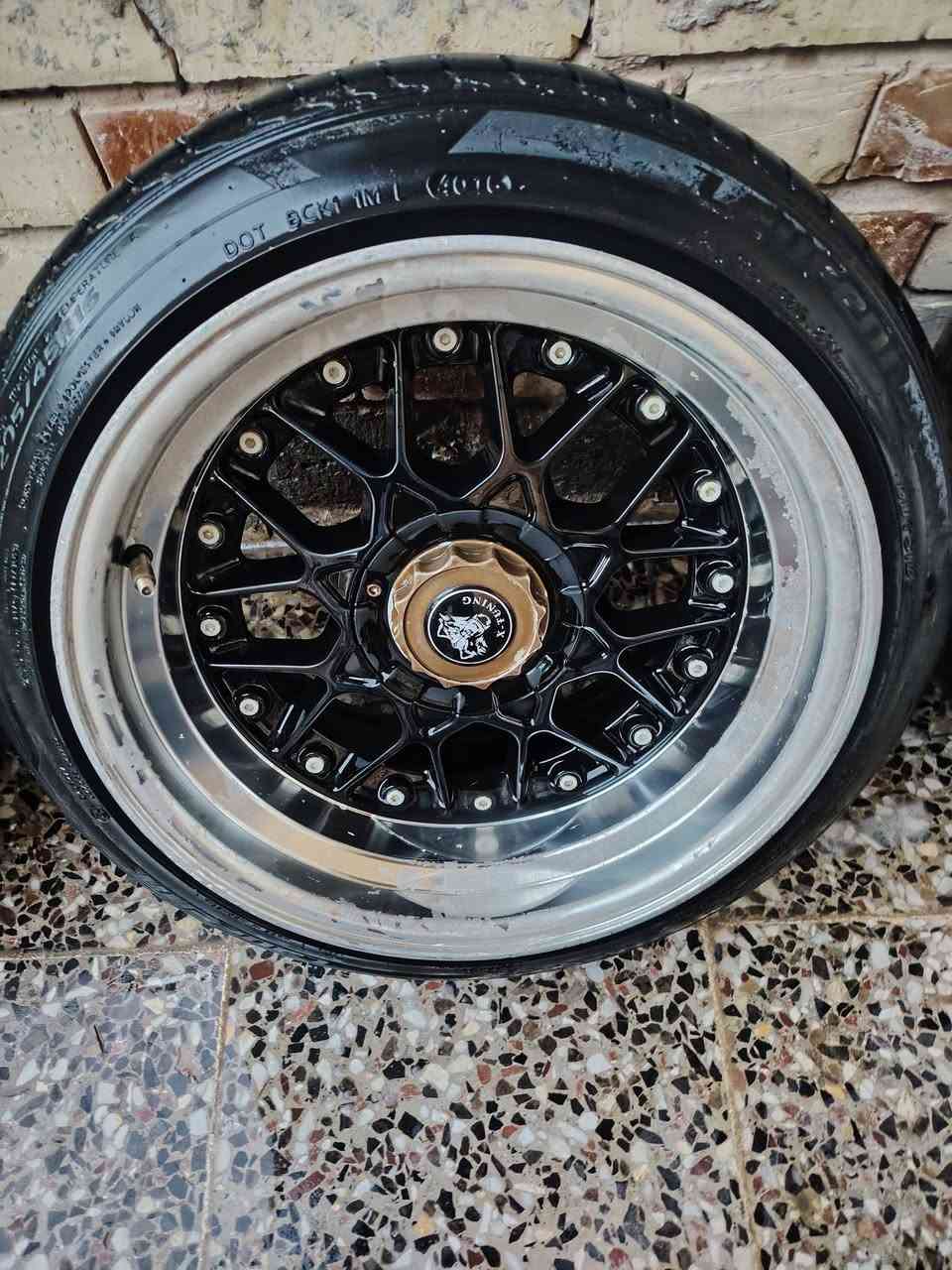 للبيع حجم 16 بي واحد مصلح نصليح بسيط  تايرات جدا نضيفه  السعر 325  توسايز  مكاني بغداد الحسينيه ***********  كلكم تعرفون السعر مابته
