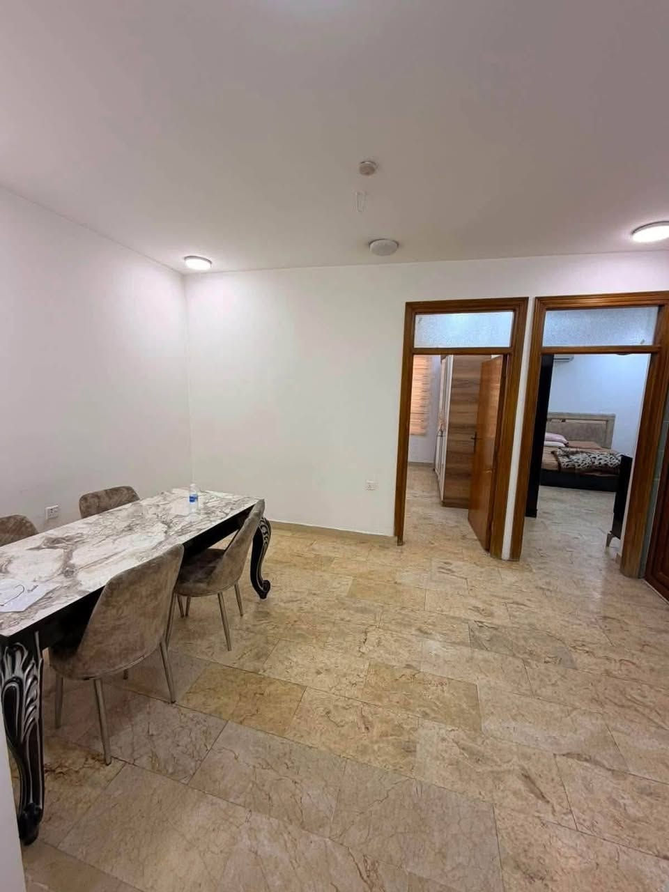 شقه للايجار في منطقة المنصور 🏠
العناب حي دراغ خلف وكاله سردار📍

التفاصيل ( صاله - مطبخ 🍳 - صحيات 🚿 - غرف نوم عدد 2 🛏️ )

750$ ط ثاني 
850$ ط اول

للاستفسار الاتصال 📞

***********
