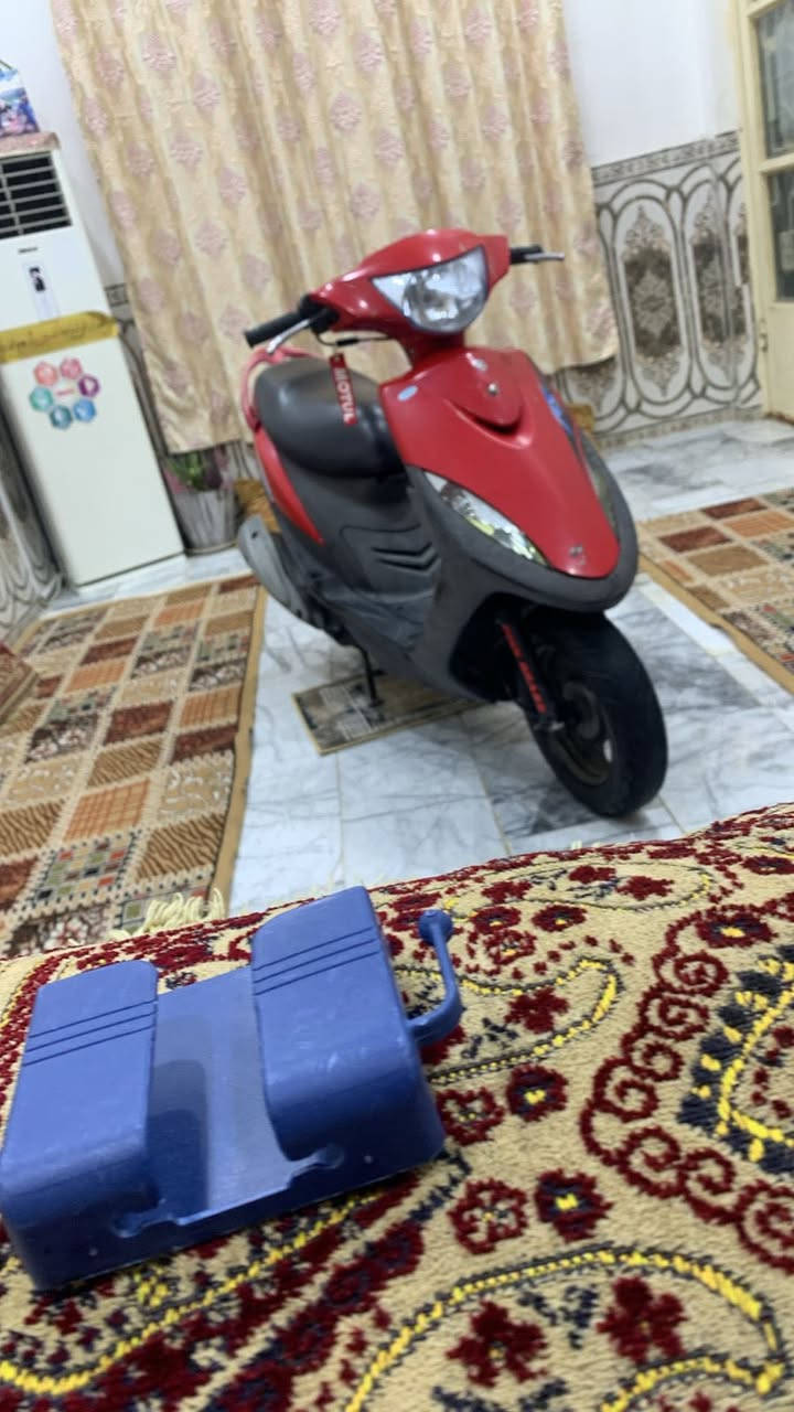 سلام عليكم دراجه ماكس عدله حاويه دراجه جاهزه علا اخر حبايه  طماطيه 🍅 بلاديه مامفتوحه 👎🏼 دراجه بلاديه برغي واحد ما مفتوح بيه  وصل الحاويه موجود بيه مكاني ناصريه مركز.  رقم /***********. سعر خاص.
