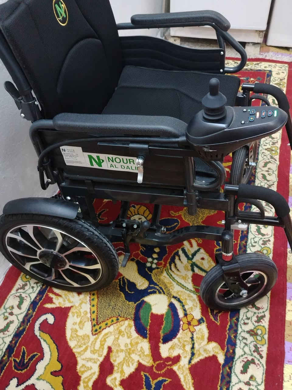 كرسي متحرك للبيع يحمل وزن 18٠كغ السعر ٤٥٠ وبيهة مجال للاستفسار ***********
