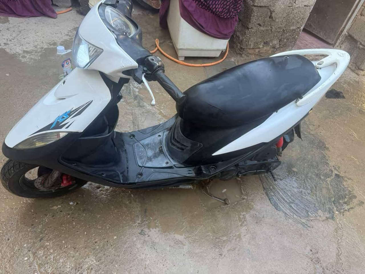 سلام عليكم ورحمة الله وبركاته دراجة ماكس عدله مكفولة كفرات ختم واحد دراجة خير من الله تخم تايرات جدد البارحة شديتهن كهربائيات شغاله كلهن بيهه نقص بسيط اوراق اصولية دراجة بعد انضف من الصور السعر 450 رقم الهاتف***********
