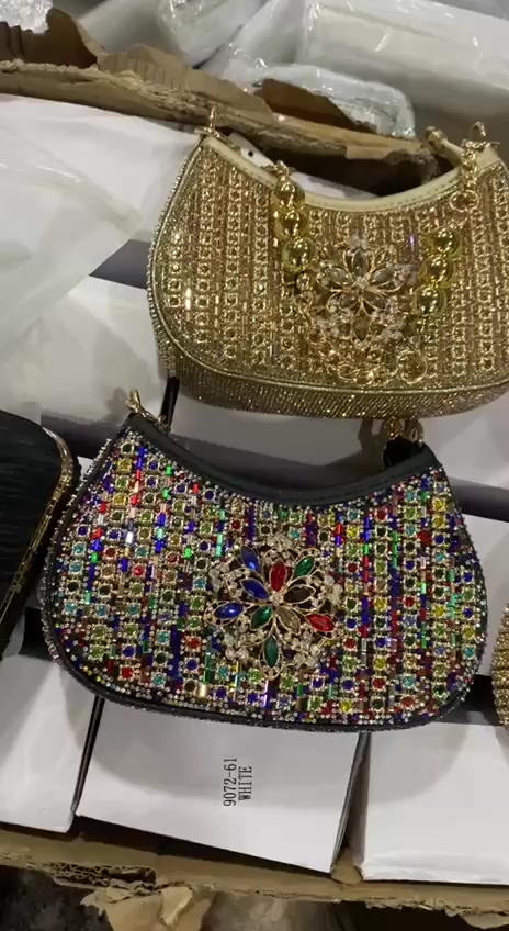 افضل شنطات نسائية بيع مفرد و جملة توصيل للجميع محافظات العراق ✅🔥
📞  WhatsApp ***********
