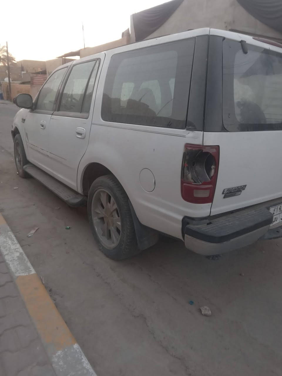 سلام عليكم سيارة   فورد إكسبدشن
رقمها دهوك الماني سيارة شرط تحويل مكينه لكزز شادها جديده حاويه 8سلندر 
سيارة نضيفه بس تاركها لان عندي دوام رايدها ب35
بلاش 
سيارة فقط خلي بانزين ونفخ تايرات وطلع وين ميعجبك 
مكاني حسينيه 
واتساب فقط ***********
