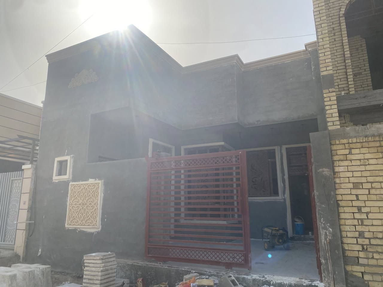 نحن من يجعل بيتك مميز.
نعمل بكافه انواع اصباغ الحديد{***********}
واتساب واتصال 

صبغ السقائف والمحجرات  🏘️👇  اصباغ خارجي وداخليه وتغليف كابون مع صبغ الكابون التالف

صبغ +تنضيف+سنفره_
النتيجة داخل الصور🪬🫡 😍😍
