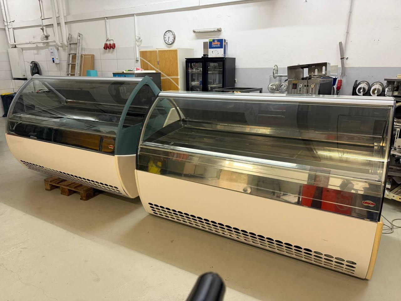 #معرض #الايطالي

عارضه أوريون أيطاليا 🇮🇹

16 بلانك كبير 220 سم 

عدد 2 نفس الشكل 

مستخدم قليل خارج العراق 

نضيفه جدآ 

دبل كمبريسر 

سنكل فيز 

تبريد هوئ

بلاديه 

كلش نضيفه

✨

السعر والتفاصيل مراسله الصفحة 

اؤ الأتصال هـ.  *********** 

العنوآن بصره 

#سيدحسين
