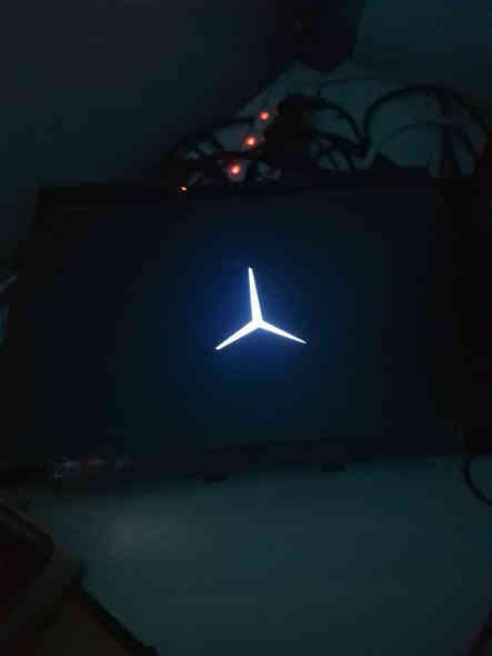 لابتوب احترافي للبيع - Lenovo Legion 5 Pro 
مناسب للألعاب، المونتاج، البرمجة، والرندرة الثقيلة 
 المواصفات التقنية الكاملة:
المعالج (CPU):
AMD Ryzen 7 5800H – 8 أنوية و 16 خيط معالجة – تردد عالي وأداء فائق
كرت الشاشة (GPU):
 NVIDIA GeForce RTX 3070 Laptop GPU – 8GB GDDR6
 + كرت مدمج AMD Radeon Graphics
 أداء ممتاز للألعاب والبرامج الهندسية والتصميم
الرام (RAM):
32GB DDR4 – تشغيل سريع ومثالي لتعدد المهام
التخزين:
1TB SSD NVMe مقسّم إلى قسمين (C: ~464GB + D: ~488GB)
سرعة قراءة وكتابة عالية جدًا
الشاشة:
 مقاس 16 إنش بدقة 2.5K (2560 × 1600)
 تردد 165Hz – مثالي للألعاب السريعة
 سطوع ودقة ألوان مذهلة (HDR400, Dolby Vision, 10bit)
الصوت:
Realtek Audio – صوت نقي وعالي
نظام التشغيل:
Windows 11 Home أصلي ومحدّ
 مميزات إضافية:
 HDR معتمد
 شاشة RGB 10-Bit
 VESA DisplayHDR 400
 Dolby Vision
 نظام تبريد متطور
 Virtualization مفعّل
 Boot سريع جدًا
 حالة الجهاز:
الاستخدام برمجي فقط (ما مستخدم بالألعاب الثقيلة)
نظيف جداً، لا يحتوي على أي خدوش أو أعطال
البطارية بحالة ممتازة
 المرفقات:
اللابتوب
الشاحن الأصلي
السعر 1500 وبيه مجال للشراي 
مكان كربلاء
رقم ***********
