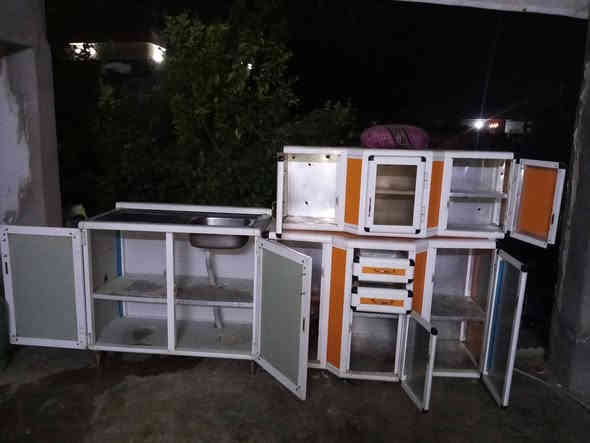 عندي كونتر المنيوم للبيع ثلاث قطع السنك متر والملحق متر ونصف السعر ٢٢٥الف وبيها مجال للطيبين مكاني كركوك وهذا رقمي ***********
