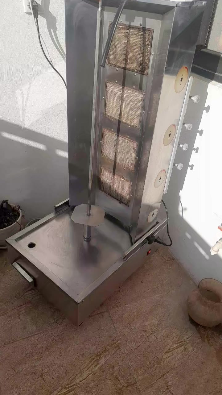 شواية گص نضيفه مثل ما موضح بالصورة
شيش دوار ماطور كهربائي ضهر متحرك كلش نضيفه 
السعر 230 قفل الشوايه جبيرة مو زغيرة 
رقم تلفون (***********)
