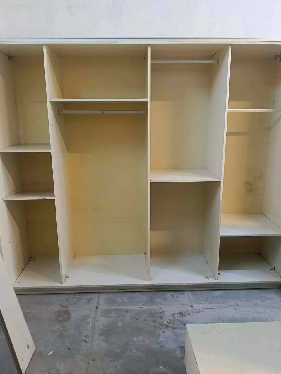 غرفة نوم مستعملة🇹🇷
 نضافة 90 ٪💯فول نضافه
عدد القطع /7
نضام / سلايت💢
سعرها /400قفل💸
شد ونقل داخل بغداد مجاني🚛
يوجود توصيل محافضات 🚛


**إذا كنت صاحب هذا الإعلان وتريد حذفه لأي سبب، رجاءا أرسل رسالة إلى الدعم الفني**