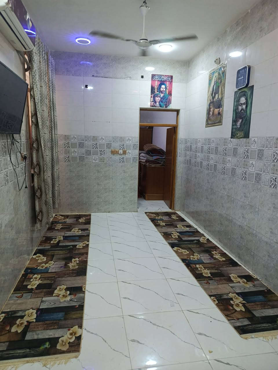 بيت للرهن مساحة 100/م حي النداء شارع دعبل الخزاعي طابق واحد يحتوي على غرفة وصالة ومطبخ واستقبال وحمام داخل وخارج البيت نضيف جدا 
السعر الرهن 25 للاستفسار ***********
