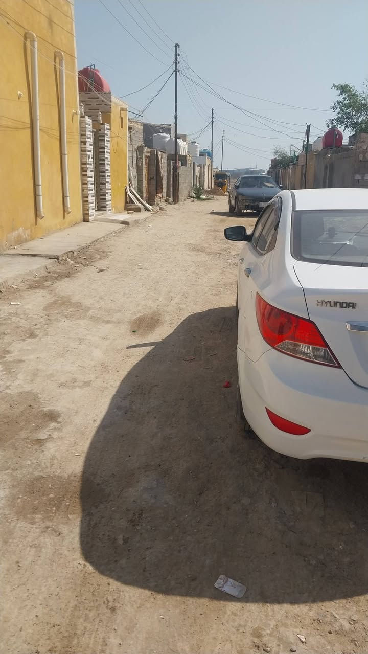 دار للبيع حي العسكري شارع الصب الاخير جاهز للسكن 
م 100الاستفسار ***********
