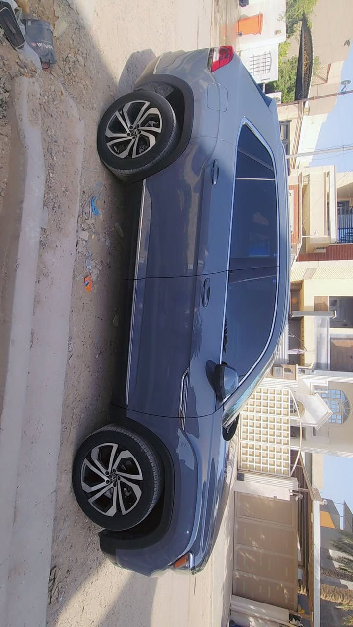 سلام عليكم… للبيع فقط
فولكس وايغن اطلس كروز السياره موديديل2021لشكل الجديدالسياره فول مواصفات الون اسمنتي 
1-سياره مظلله وبيها سنويه تظليل سنه كامل مجدد
2-سياره شاديلها داش كام داخلي وخارجي
هذا اضافات… مواصفات السيار
1-السياره محرك 3500
2-سياره خمسه راكب مو 7
3-سياره تدفئه وتبريد كشن وستريرن 
4-السياره نظام ذكي وشاشه كار بلي
5-نظام متعدد للقياده ..ثلجي ..سبورت… رملي… طيني
6-جنطه سيار تفتح بحركة القدم 
7-توقت ذاتي من الحوادث
8-السياره بيها اربع كامرات محيطيه محد حساسات
9-سياره تشغل عند بعد واطفاء مع اغلاق زجاج وفتح عن طريق ريموت سياره
10-مري شفط مع اشاير
11-سياره بيها نظام تنقيت الهواء مع تبريدمنظمة تنقيه
12-بيها نظام البارك يعني سياره هي طتبك بلكراج
والله سياره بيها هواي مواصفات مثل كشنات كهربائيه 
نظام تبريد قطعتين
وبعد بيها هواي مواصفات والسياره بدون حادث 
الحادث صار بيدي بخشم بنيد وصور الحادث والتصليح موجو شي بسيط جدا وتكدر تفحص سونار 
كير محرك مكفول والسياره مابيه اي جيك اجن مشتغل
السعر مطلوب 32250السعر قابل تفاوض بشي بسيط الشراي وجاد يتصل
***********
***********
بغداد اليرموك السياره موجود
