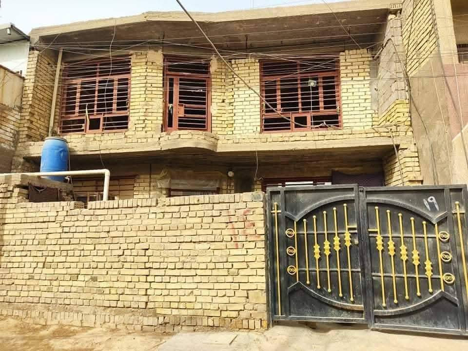 #الدار_للبيع  السلام عليكم  مكلف بالنشر من رخصه صاحب الكروب للبيع بيت 100م مربعه طابو زراعي سند 25  طابقين يحتوي على  اربع غرف واستقبال وحولي ومنور صحيات  2 داخلي وخارجي مطبخ  مع بيتونه ومخزن  مثل مامبين بالصوره العنوان الدوره ابو دشير   مستوصف الشهداء شارع اسواق السيد  للاستفسار على الرقم   صاحب البيت ***********   سعر مناسب بيع مستعجل السعر خاص
