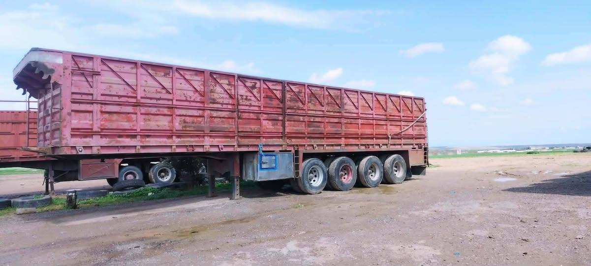 السلام عليكم
للبيع عربانة عراقية 
شاصي محلي
 طول 12/50
دناكير سكانية
 تايرات نص عمر 
***********
***********
مكان موصل
