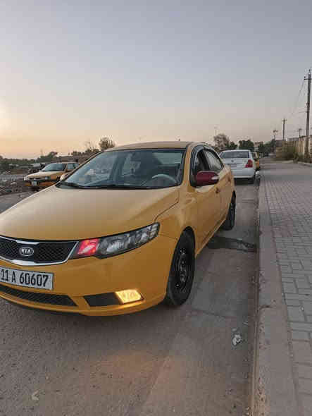 السلام عليكم كيه فورتي ٢٠١٢ مكينه ألفين 
كير ومكينه وتبريد 
صدر جديد 
تاير تخم جديد 
وياله صبغ حراري 
دوشمه عام 
منضومه بانزين كله جديده 
السياره أي نقص ما بيه 
مصفره من كلشي 
رقم إنكليزي بسمي 
المكان البياع 
رقمي ***********
