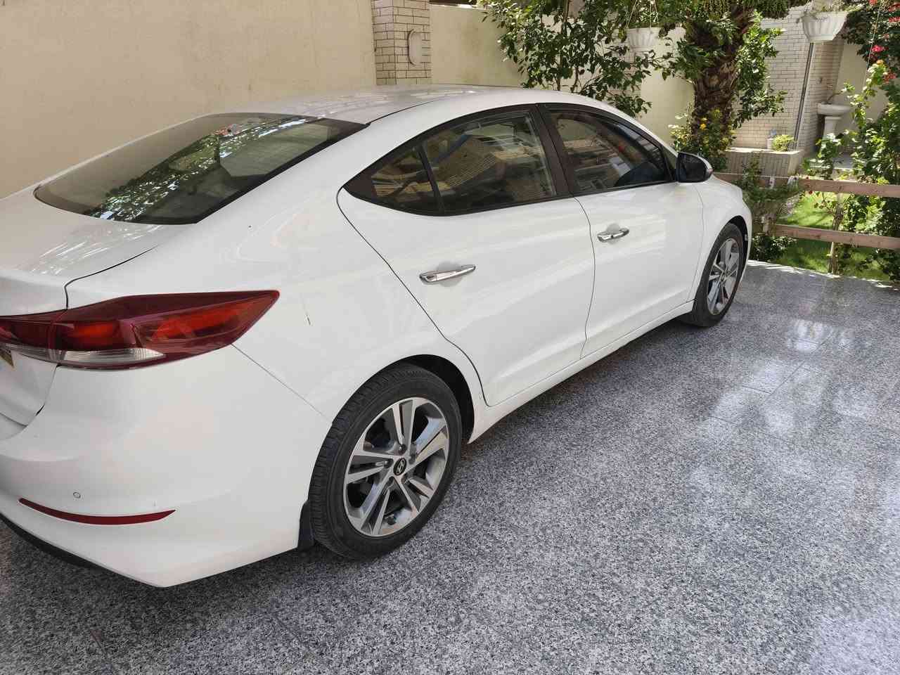 السلام عليكم
للبيع سيارة النترا موديل 2019  فول واحد /واحد رقم بغداد السيارة مكفولة عدا بارد بسيط المكان الرمادي الرقم ***********
