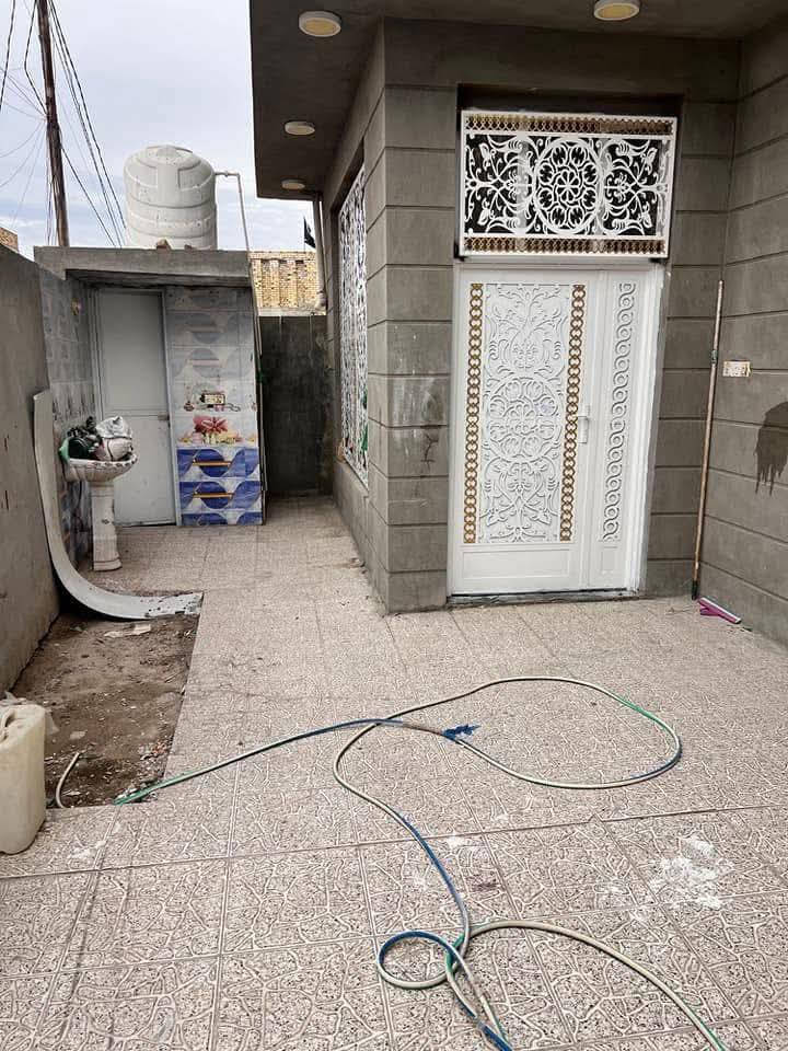 يالله سلام عليكم
دار للبيع مساحه 200م
غير مسكون وبسعر التكلفه الله شاهد 
الدار طابقين 
___________
طابق الاول 
يحتوي طايق الاول عل
كراج وصحيات خارجيه
مطبخ واستقبال
كلدور درج دور صحيات وحمام 
غرفتين نوم 
الطابق الثاني 
___________
يحتوي عل 
غرفتين نوم 
وبيتونه زائد صحيات وحمام 

السطح كامل البيت جيب غراضك واكعد 
يقع في منطقه البكرلي نزلت الشيخ ابو جنان
السعر اتصل وبيك خير وتدلل رقم الهاتف ***********
