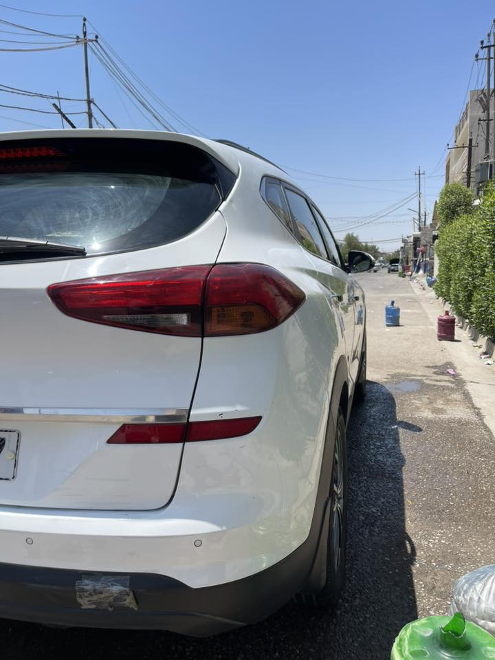 السلام عليكم توسان للبيع مديل 2019 فول مواصفات1/1 رقم انكليزي بسمي ثاني يوم احولك السياره نظيفه معنه الكلمه صور السونار موجود بلمنشورالسياره بيها بارد بلجاملغ الامامي ع كد شبر بين بلصور وبيها حالوب بسبب المطره صار حالوب بلبنيد السياره منقاصها برغي ولا مفتوح بيها برغي واحد 
التواصل ع رقم *********** متواجد واتساب 
مكاني بغداد البلديات 
السعر 195 وبيها مجال للطيبين
