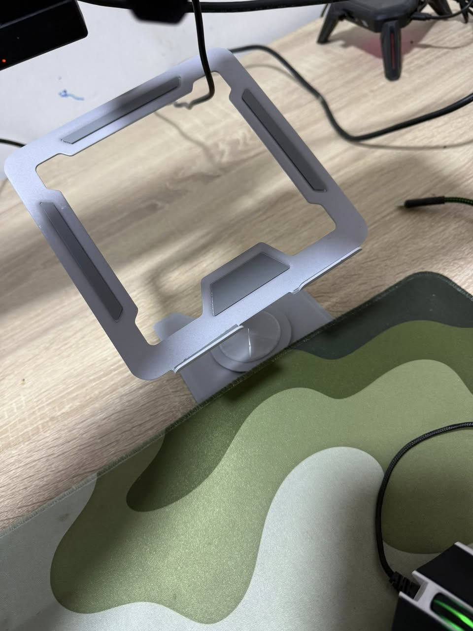 ايباد ريد ماجيك استرا ٢٥٦ نظافة ١٠٠٪؜
مع ملحقات 
سكوربيون ٢ برو 
ادابتر : piva ds7pro 
ستاند ايباد 
مبرد من شركة piva 
قطعة البث المباشر ايفر ميديا gc573 
تواصل واتساب ***********
بسعر مناسب
