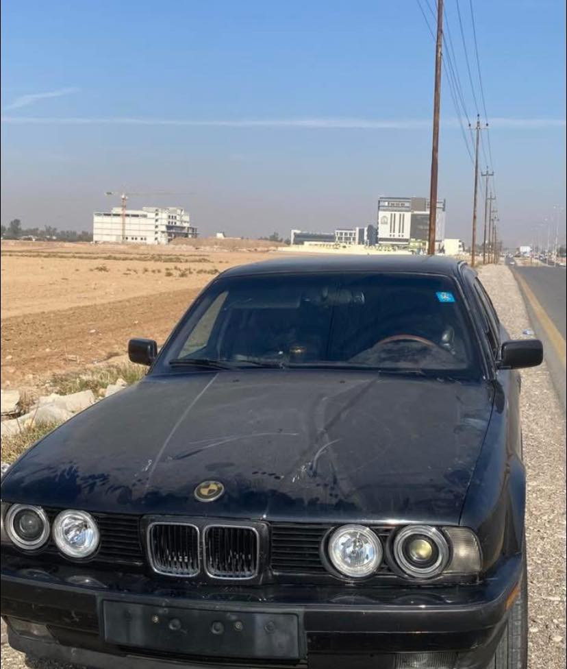 بي ام محرك كبس اصل 525 موديل 1992 رقمً نينوي هزة جديدة ل 2028 فتحةً سلايت جامات كهرب اربعة شغالة بيها ضربة بجم بسيطة محرك كير شرط طخم تايرات ويل جديد مكان السيارة نينوي لاستفسار على رقم ***********
