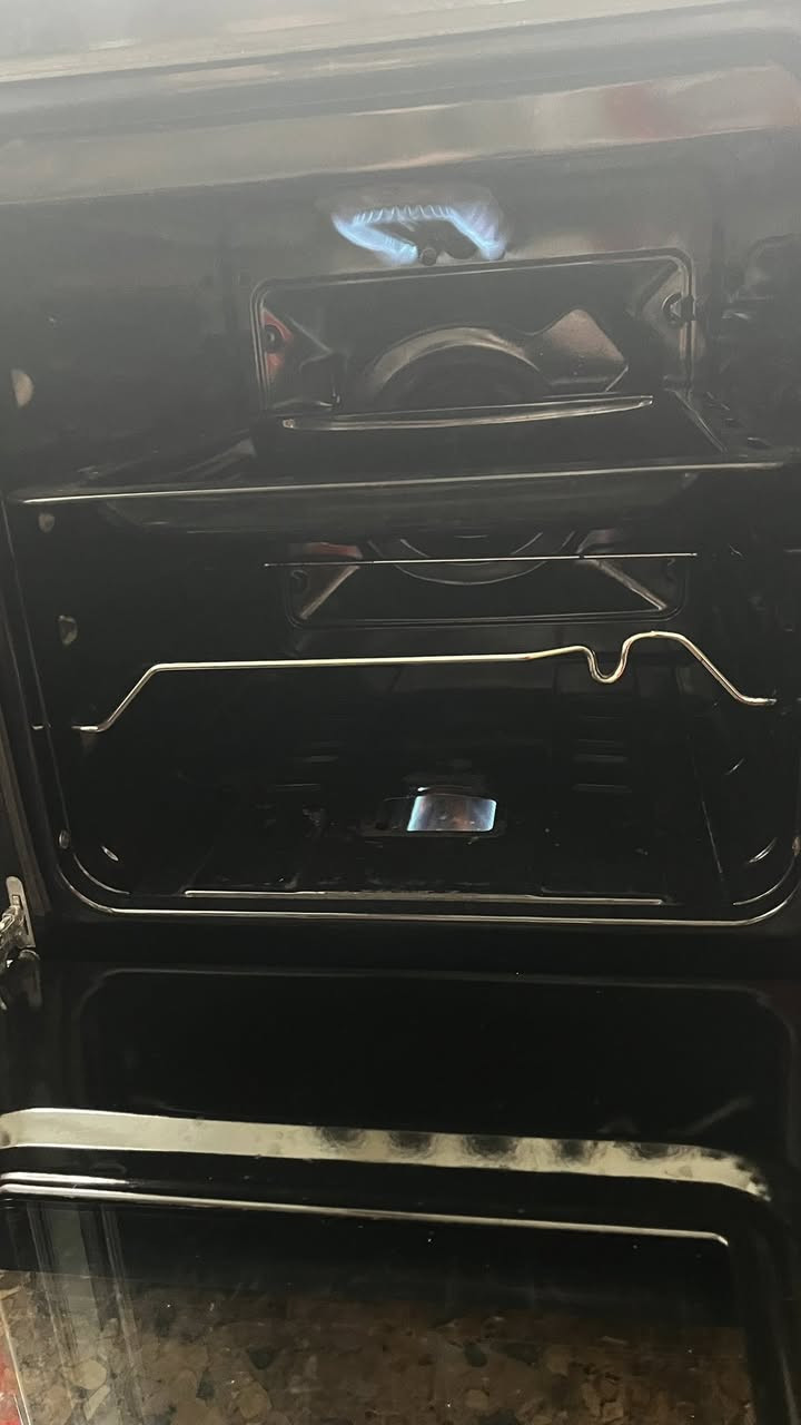 طباخ للبيع نظيف لوك السعر ٧٥ الاتصال عالرقم ويوجد خدمه توصيل ***********
