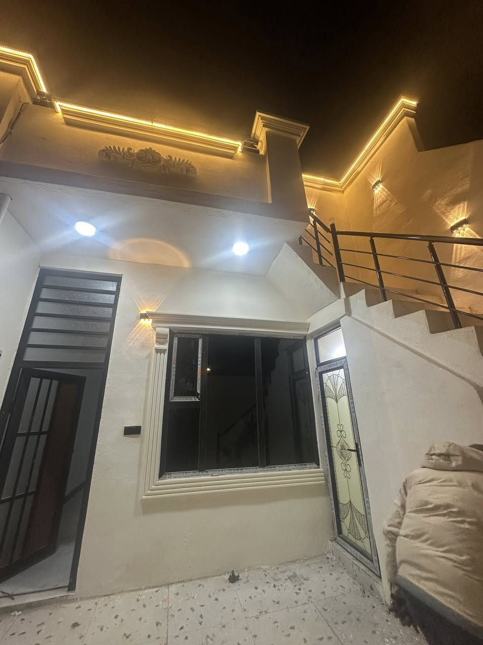 🔶دار صفر زراعي  للبيع موقع مميز سنة البناء 2026🏠

🔶المساحة 100 متر الواجهة 5 متر العمق 20متر   🏠

🔶 الموقع حي البدر فرع حلويات علي الحمداني ولحم بعجين اللماس     ✅

🔶 الطابق الاول يتكون من أستقبال وهول ومطبخ وغرفة نوم وصحيات داخلي وخارجي والدار نظام دكت ✅

🔶 يبعد عن التبليط 40 متر والدار بداية الفرع وموقع مميز 

♦️السعر 46 مليون قابل للتفاوض 💸💸
 ________________________________

🔵نستقبل جميع عروضاتكم  وطلباتكم في بيع وشراء الدور ولأراضي السكنية والتجارية والزراعية 

🔷للأستفسار اكثر ☎️

***********
***********

🔶او يرجى زيارة مكتب الكنز للعقارات الكائن في حي الواسطي قرب مول الحاج زياد
