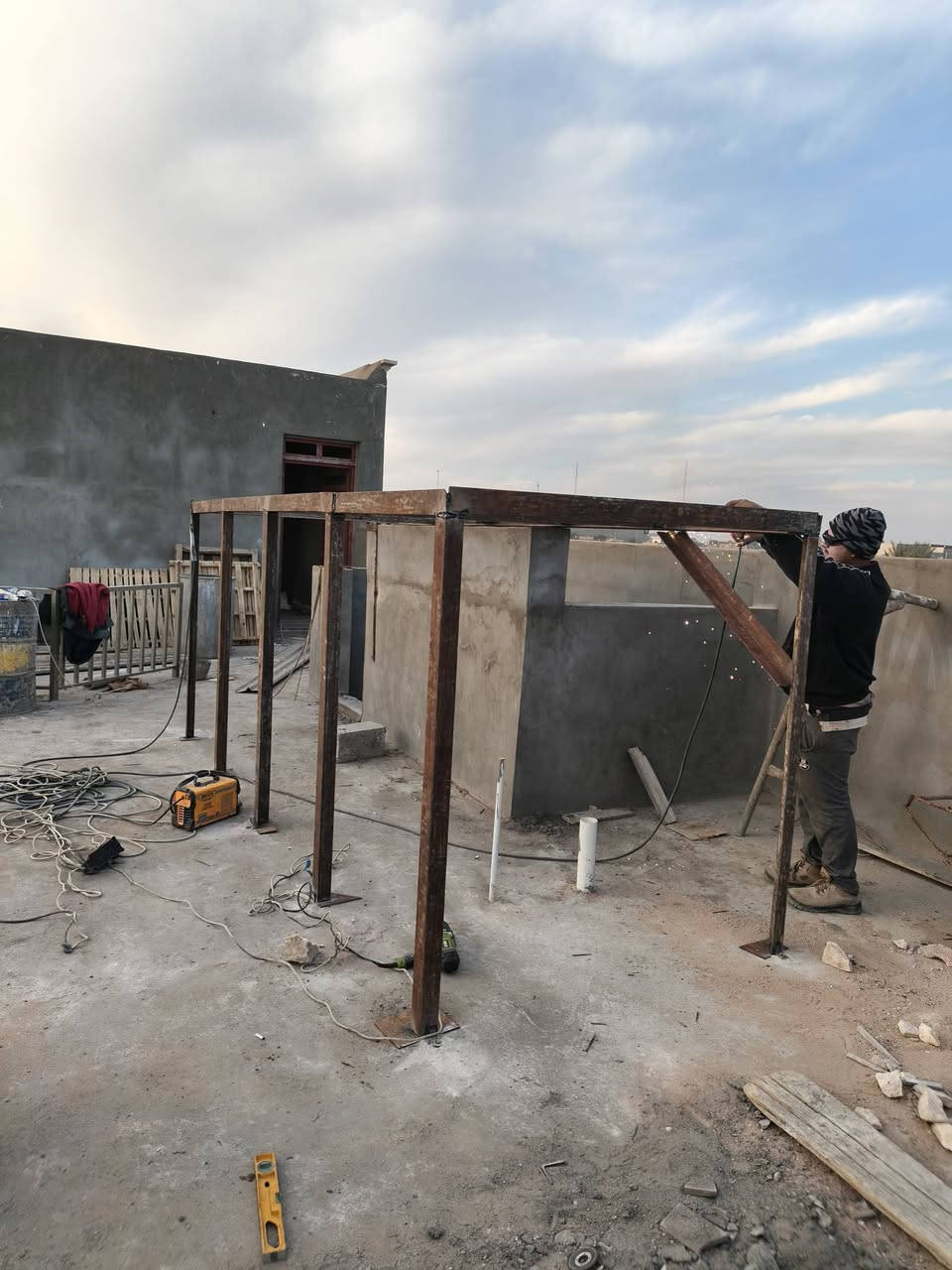 ايهاب المحمدي للحدادة العامه المتنقله
ابواب شبابيك محجلات كرفانات مصاعد سقائف بانواعه للتواصل 
***********
